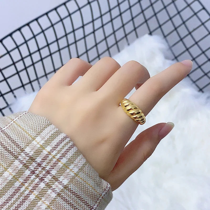 Oblique Thread Ring